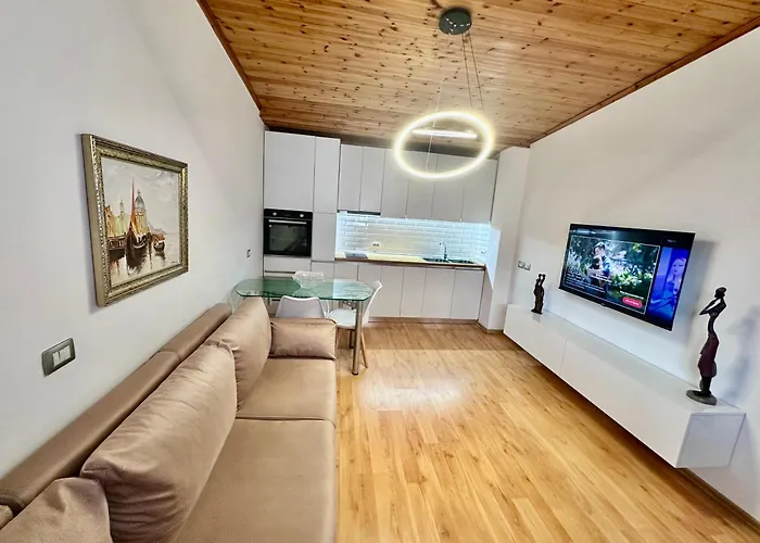 Soer - Center, Veranda & Comfort 公寓 地拉那