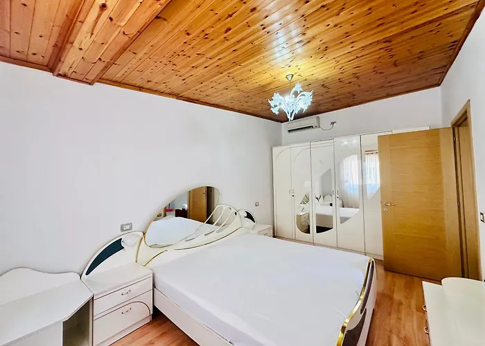 Soer - Center, Veranda & Comfort 地拉那